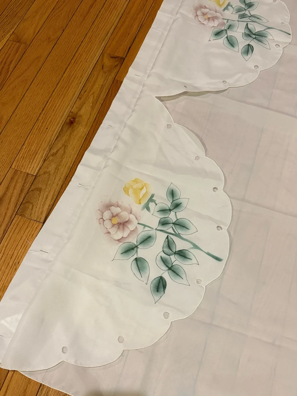 VTG Floral Embroidered White Shower Battenburg Lace Curtain Sweet 3D flowers!